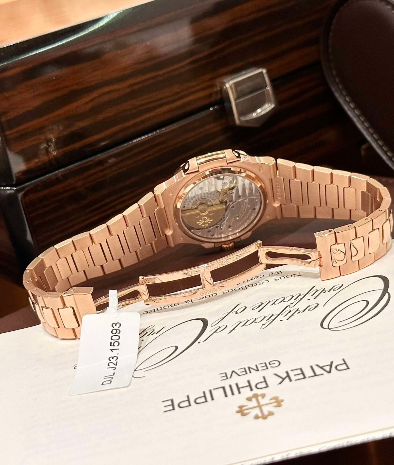 Patek Philippe 5724 Nautilus Replica Gold-Wrapped Moissanite Diamond - Image 5