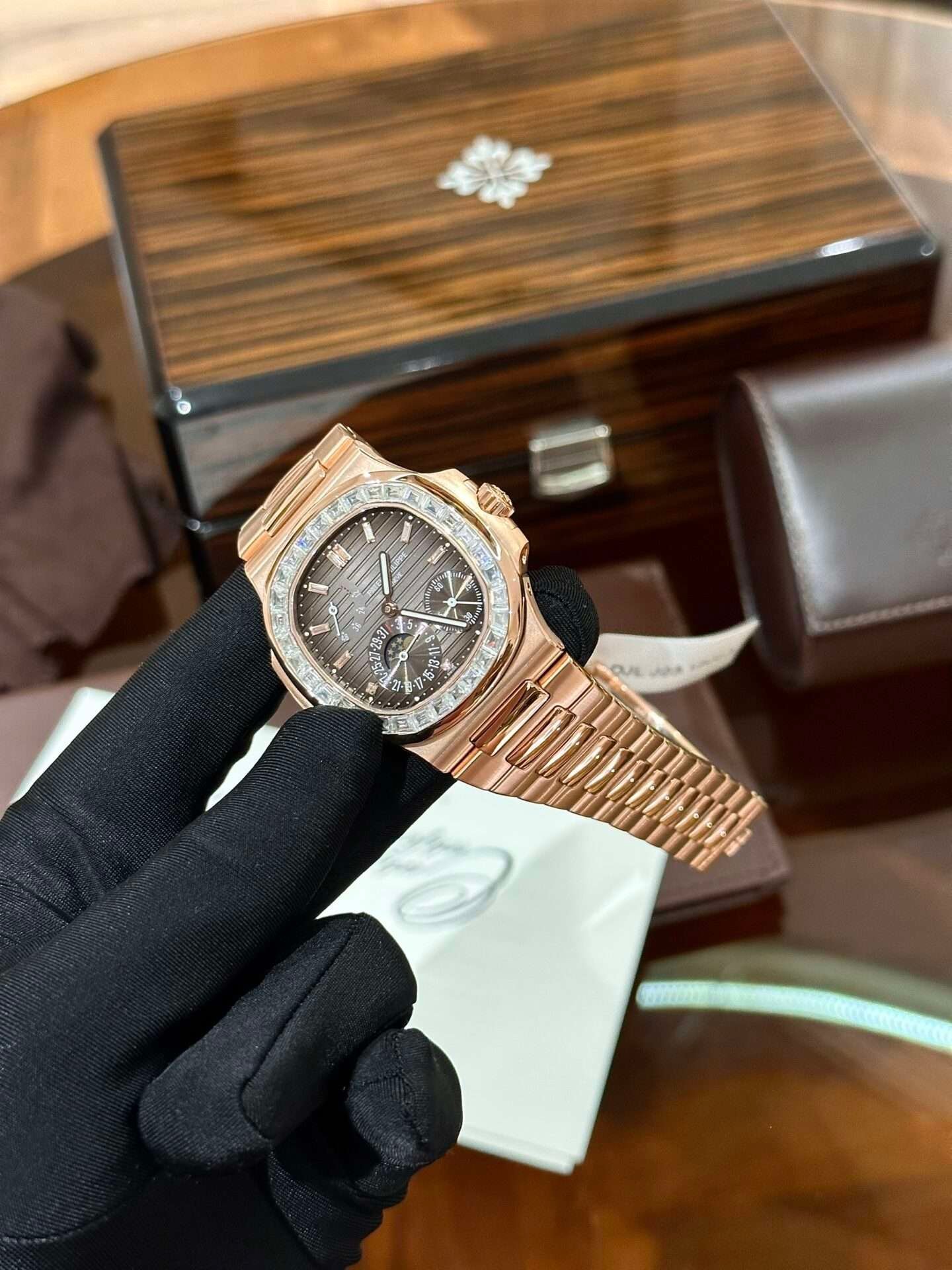 Patek Philippe 5724 Nautilus Replica Gold-Wrapped Moissanite Diamond - Image 2